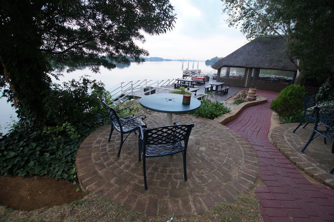 The Waterfront Country Lodge Vaalview Buitenkant foto